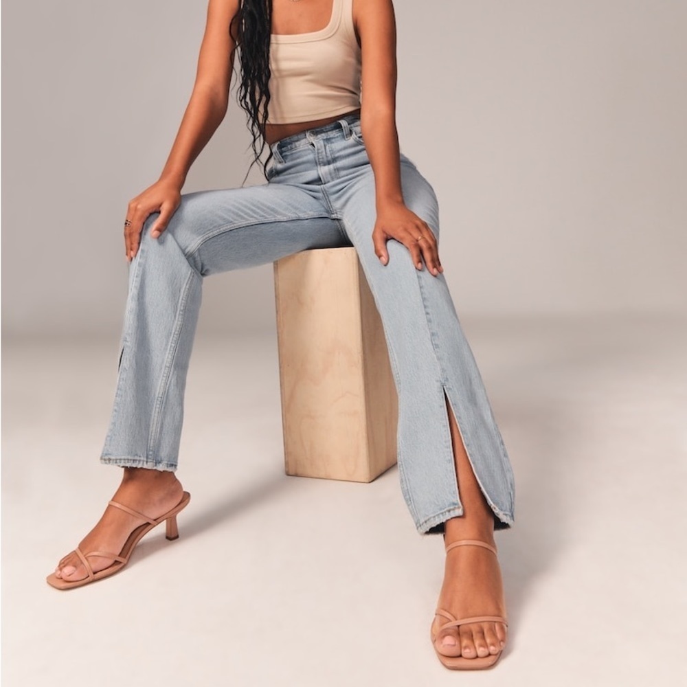 Abercrombie & Fitch Ultra High Rise 90s Straight Jeans with Split Vent Hem - Picture 2 of 6